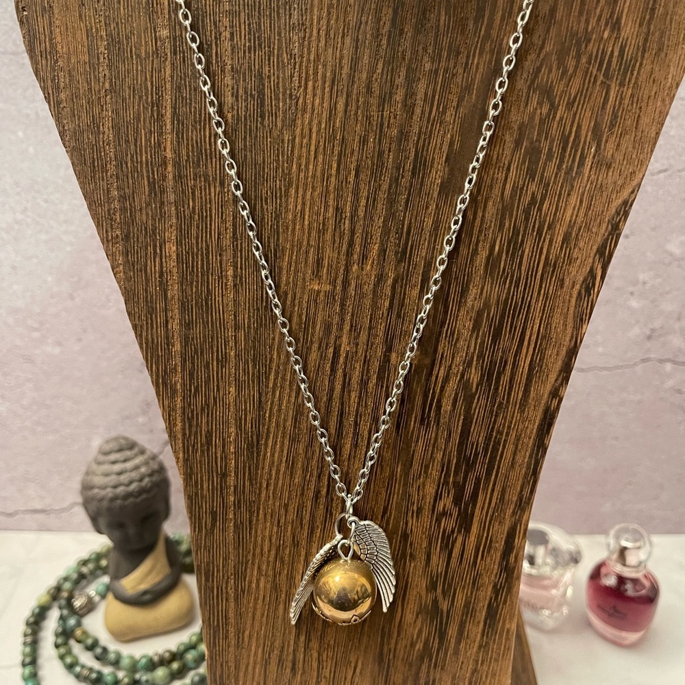 Harry Potter Golden Snitch Necklace and Bracelet Set GUC - Picture 4 of 8